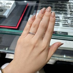 【ラザール ダイヤモンド(LAZARE DIAMOND)の口コミ】 他のブランドの店舗にも行きました。まダイヤモンドが斜め一連に入ったデ…