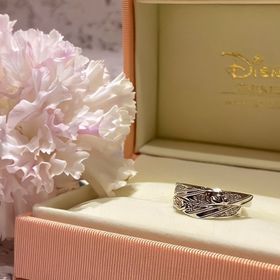 【ケイウノ ブライダル(K.UNO BRIDAL)の口コミ】 デザイン重視でオーダーメイドリングにしました。折角なので、2人共大好き…