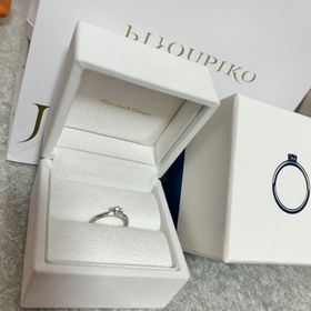 【Galopine & Galopin(ガロピーネガロパン)の口コミ】 デザインがいしを邪魔しないさりげない高級感があり丸みもあり可愛かった…