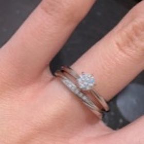 【LUCIE(ルシエ)の口コミ】 シンプルかつ上品で意味も込められている素敵な商品でした。元々指輪の内…