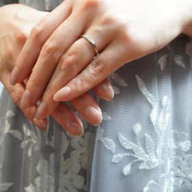 【銀座ダイヤモンドシライシの口コミ】 細身の指輪ですが、メレダイヤが3・5・7石と選べるところがポイントでした…