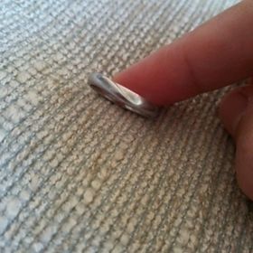 【4℃ BRIDAL(ヨンドシーブライダル)の口コミ】 シンプルで飽きがこないものを探していたので、ぴったりでした。また、波…