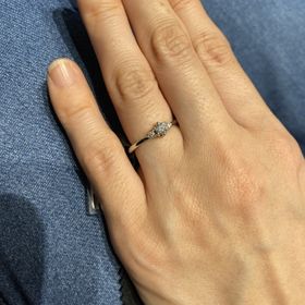 【銀座ダイヤモンドシライシの口コミ】 リングにダイヤモンドが一つだけの王道のデザインを探していましたが手に…