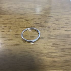 【銀座ダイヤモンドシライシの口コミ】 すこしウェーブがかかっていて、シンプルなデザインであること。ダイヤモ…