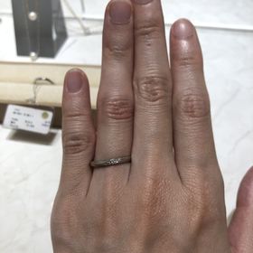 【Mariage ent(マリアージュエント)の口コミ】 指輪のデザインはシンプルのものを探していたので、似たようなデザインは…