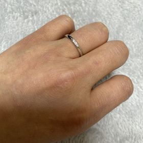 【ラザール ダイヤモンド(LAZARE DIAMOND)の口コミ】 シンプルなデザインが好みで、求めていたシンプルさと可愛さを兼ね備えた…