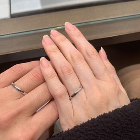 【アイプリモ(I-PRIMO)の口コミ】 シンプルなストレートデザインに、ダイヤモンドが5石あしらわれた指輪です…