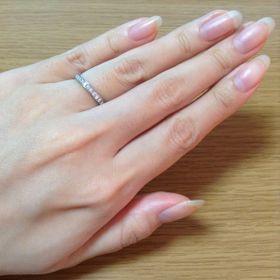 【ROYAL ASSCHER(ロイヤル・アッシャー)の口コミ】 婚約指輪との重ね付けをしたかったので、婚約指輪を決めてからこちらを決…