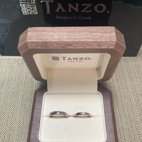 【TANZO.(鍛造指輪)の口コミ】 シンプル好きな夫と派手好きな私は好みが全く違うので、結婚指輪選びに苦…