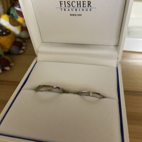 【FISCHER(フィッシャー)の口コミ】 総括店長の指輪に対する熱量と付け心地です！
店長さんに婚約から結婚指輪…