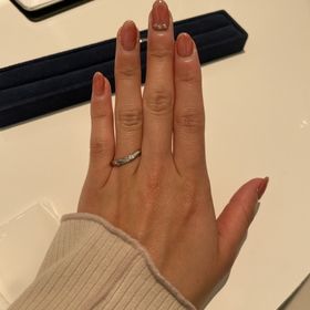 【4℃ BRIDAL(ヨンドシーブライダル)の口コミ】 ウェーブの形のリングを選びました。着け心地が良く、リングの存在感も感…
