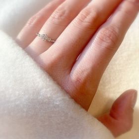 【銀座ダイヤモンドシライシの口コミ】 華奢で可愛らしく、派手すぎないもので、と希望をお伝えしたら、スタッフ…