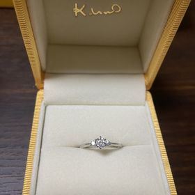 【ケイウノ ブライダル(K.UNO BRIDAL)の口コミ】 お店に行くまでは別の指輪がいいなと思っていました。でも店頭で色々と見…