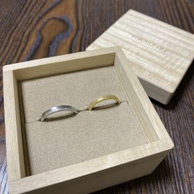 【YUKA HOJO(ユカホウジョウ)の口コミ】 シルバーが苦手なので指輪はゴールド！と決めて訪れました。普段着にもよ…