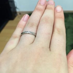 【銀座ダイヤモンドシライシの口コミ】 ストレートラインで、控えめにダイヤモンドが散りばめられているものを探…