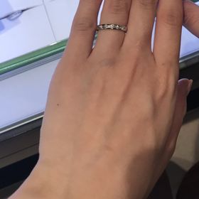 【シャネル(CHANEL)の口コミ】 シャネルというだけあって、ダイヤモンドの輝きが素晴らしく、リングをつ…