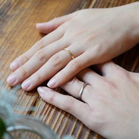 【THREE TREES(スリーツリーズ)の口コミ】 指輪のデザイン・質感や石のはめ込みは、自分たちで決めることができ、オ…