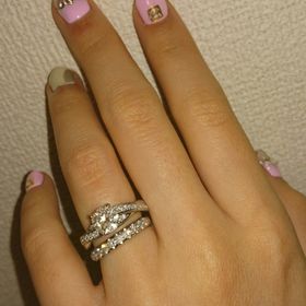 【ラザール ダイヤモンド(LAZARE DIAMOND)の口コミ】 指輪を見る予定もない日にふらっと通りがかったら
あまりのダイヤの綺麗さ…