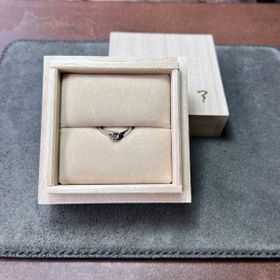 【ichi(イチ)の口コミ】 もともと結婚指輪の相談でお店に行ったのですが、結婚指輪と重ね付けをし…