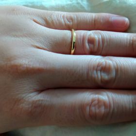 【4℃ BRIDAL(ヨンドシーブライダル)の口コミ】 宝石が付いていないシンプルなデザインであること。イエローゴールドであ…