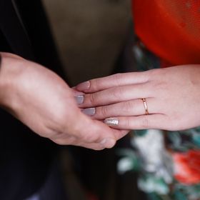 【ティファニー(Tiffany & Co.)の口コミ】 シンプルで長年つけられるデザインを探していました。何店舗も周りたくさ…