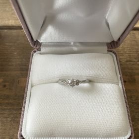 【ジュエリーツツミ(JEWELRY TSUTSUMI)の口コミ】 婚約指輪のダイヤモンドは私の誕生日に由来したサイズにしたい、というこ…