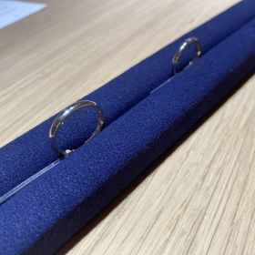 【BONDS(ボンズ)の口コミ】 シンプルなデザインがよく、指輪の内側にピンクゴールドが入ってるのがす…