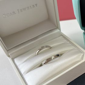 【STAR JEWELRY(スタージュエリー)の口コミ】 レインボーという名前の指輪でしたが、雲のようなカーブがあり、虹のよう…