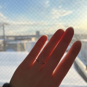 【SIENAROSE(シエナロゼ)の口コミ】 細めの指輪を探していましたが、細すぎずなデザインがぴったりでした。私…