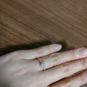 【BRILLIANCE+(ブリリアンスプラス)の口コミ】 ゴールドのアクセサリーが大好きなので、ゴールドの婚約指輪を探していま…