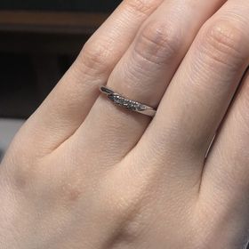 【銀座ダイヤモンドシライシの口コミ】 一生に一度のものなので、シンプルな指輪より存在感のある特別感のある指…