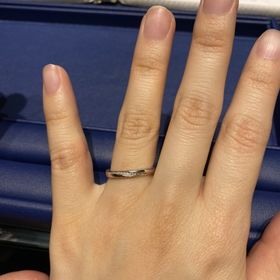 【銀座ダイヤモンドシライシの口コミ】 デザインがダイヤがたくさん付いていますが、埋め込まれているので輝きが…