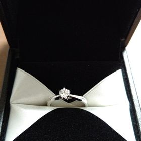 【エクセルコダイヤモンド(EXELCO DIAMOND)の口コミ】 永久保証のところ、ダイヤを自分達でえらべるところがいいと思いました。…