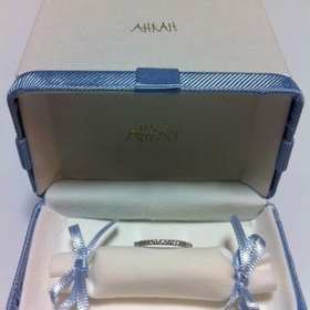 【AHKAH(アーカー)の口コミ】 デザインがとても気に入っていて、結婚指輪との相性も抜群。日常的につけ…