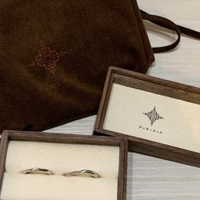 【PORTADA(ポルターダ)の口コミ】 女性用はノクターン、男性用はオーラという種類を選びました。どちらも細…