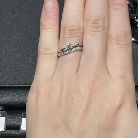 【エクセルコダイヤモンド(EXELCO DIAMOND)の口コミ】 夫婦共に普段指輪はあまり付けませんが、内甲丸なので婚約指輪とセットで…