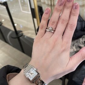 【シャネル(CHANEL)の口コミ】 CHANELのトレードマーク「カメリア」の真ん中に一粒ダイヤがある可愛くて…