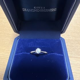 【銀座ダイヤモンドシライシの口コミ】 彼からプロポーズリングを貰ったのがきっかけです。
プロポーズリングはサ…