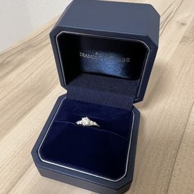 【銀座ダイヤモンドシライシの口コミ】 海外ブランドも検討しましたが、同じ予算で比較した際に石の大きさが全然…