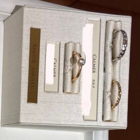 【AMOUR AMULET(アムール・アミュレット)の口コミ】 デザインはアンティーク調、木目調など個性的なものからシンプルな落ち着…