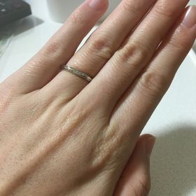 【ラザール ダイヤモンド(LAZARE DIAMOND)の口コミ】 シンプルなデザインで落ち着きがある指輪が欲しかったので選びました。ど…