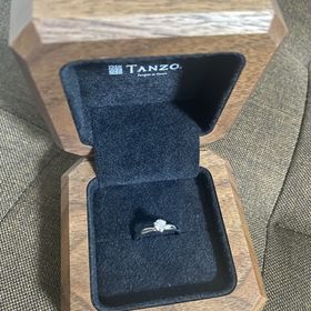 【TANZO.(鍛造指輪)の口コミ】 デザインを1から一緒に考えられるのが決め手でした。私は、見本のデザイン…