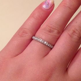 【Gabrielle DIAMOND】の口コミ 一周全部にダイヤが付いていると邪魔になりそうなので、ハーフエタニティに...