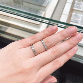 【アイプリモ(I-PRIMO)の口コミ】 シンプルなデザインで、少しマットになっているので肌馴染みが良い。指輪…