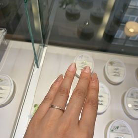 【Foulason(フレゾン)の口コミ】 シンプルだけど人と違うデザインを求めて探していました。
指やダイヤモン…