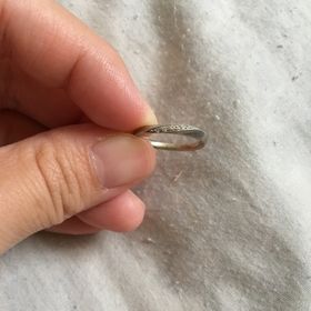 【4℃ BRIDAL(ヨンドシーブライダル)の口コミ】 同じ4℃さんで婚約指輪指輪も購入したので、重ねづけした時に綺麗に見える…