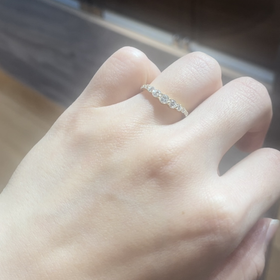 【BIJOUPIKO(ビジュピコ)の口コミ】 探していた条件に当てはまるかなり理想的な指輪でした。
Vの形やダイヤも…