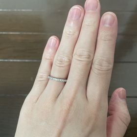 【銀座ダイヤモンドシライシの口コミ】 一番の決め手はデザインです。
ハーフエタニティにするか、シンプルなプラ…