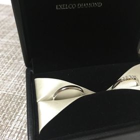【エクセルコダイヤモンド(EXELCO DIAMOND)の口コミ】 シンプルなものを探しており、プラチナの美しさと指へのフィット感で決め…