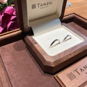 【TANZO.(鍛造指輪)の口コミ】 元々既製品の結婚指輪というよりは、2人でデザインを考えてオリジナルの指…